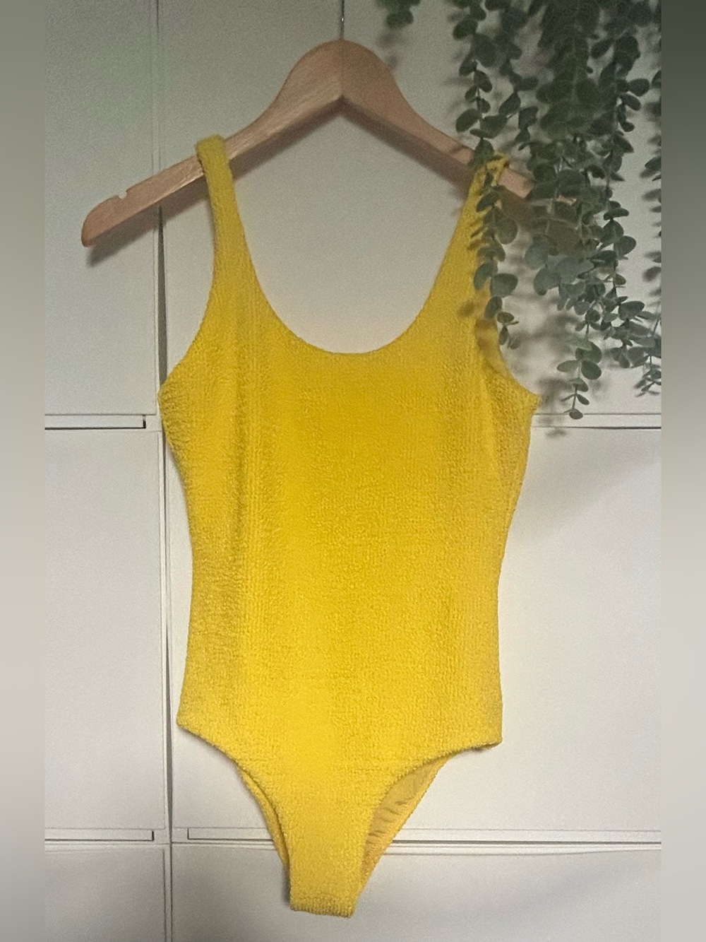 IT'S NOW COOL Crinkle Backless One-Piece Swimsuit - YELLOW